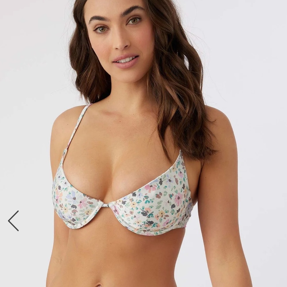 NWT! O’Neill Maggie Ditsy Floral Bikini Top Size Medium